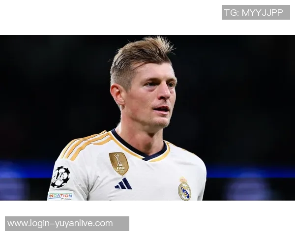 克罗斯：从足球场上的战术大师到全球球迷心中的传奇偶像